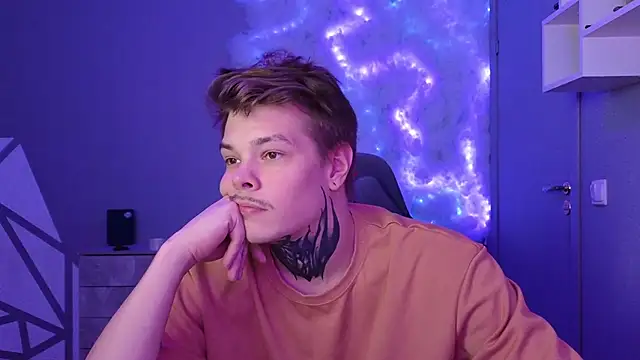 Snapshot of DENIS_HERE chatting on 12-30-24, 09:40 DENIS HERE online show from 12-30-24, 09:40