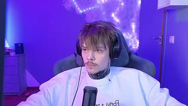 Snapshot of DENIS_HERE chatting on 01-22-25, 09:13 DENIS HERE online show from 01-22-25, 09:13