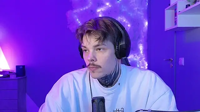 Snapshot of DENIS_HERE chatting on 01-22-25, 11:10 DENIS HERE online show from 01-22-25, 11:10