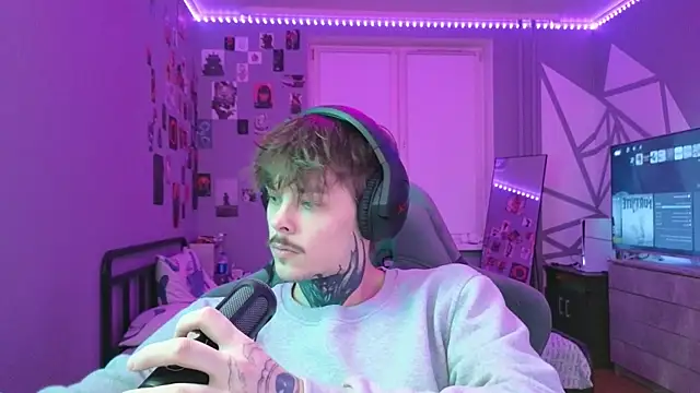 Snapshot of DENIS_HERE chatting on 02-11-25, 05:07 DENIS HERE online show from 02-11-25, 05:07