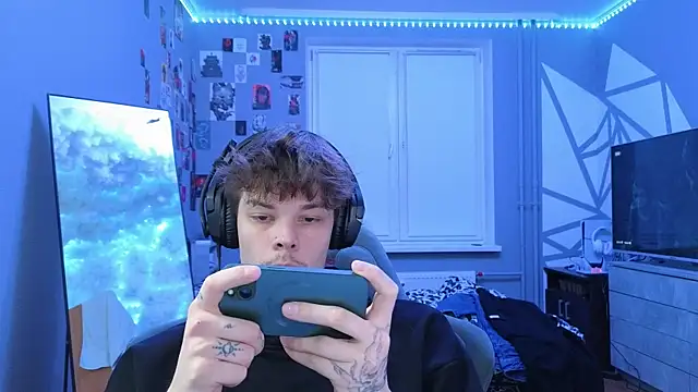 Snapshot of DENIS_HERE chatting on 02-20-25, 04:25 DENIS HERE online show from 02-20-25, 04:25