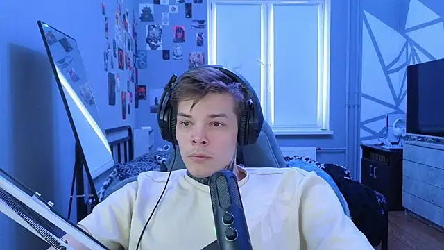 Snapshot of DENIS_HERE chatting on 03-11-25, 09:56 DENIS HERE online show from 03-11-25, 09:56