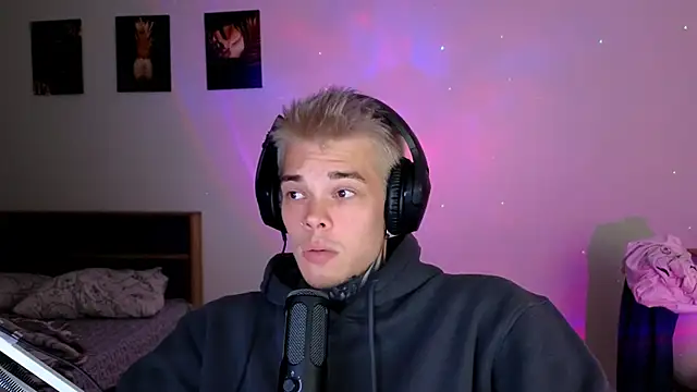 Snapshot of DENIS_HERE chatting on 09-08-25, 10:53 DENIS HERE online show from 09-08-25, 10:53