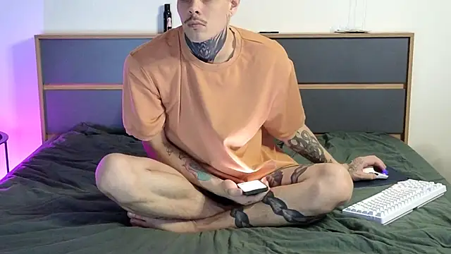 Snapshot of DENIS_HERE chatting on 11-10-25, 06:07 DENIS HERE online show from 11-10-25, 06:07