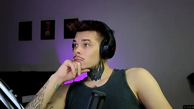 Snapshot of DENIS_HERE chatting on 11-12-25, 01:55 DENIS HERE online show from 11-12-25, 01:55