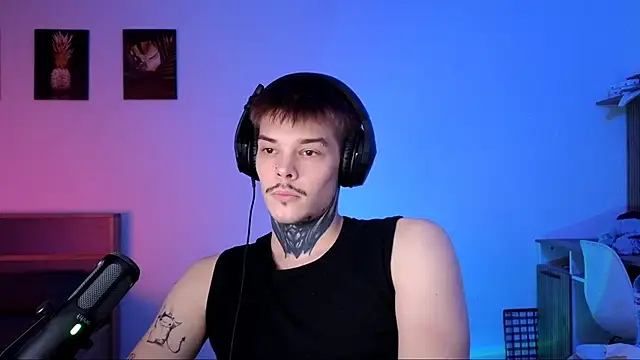 Snapshot of DENIS_HERE chatting on 11-21-25, 06:06 DENIS HERE online show from 11-21-25, 06:06