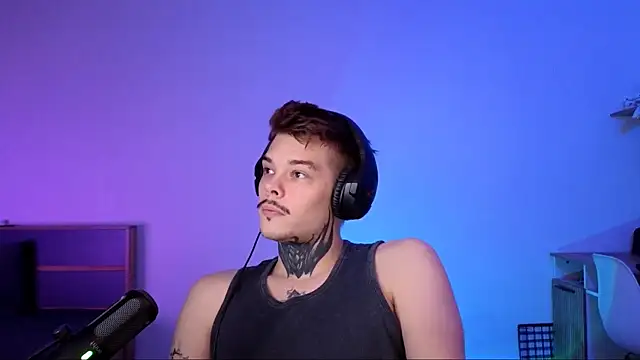 Snapshot of DENIS_HERE chatting on 11-22-25, 04:17 DENIS HERE online show from 11-22-25, 04:17