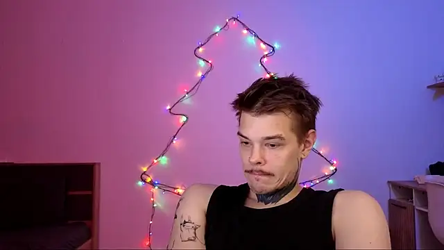 Snapshot of DENIS_HERE chatting on 11-28-25, 08:33 DENIS HERE online show from 11-28-25, 08:33