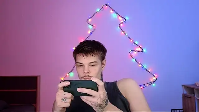 Snapshot of DENIS_HERE chatting on 11-30-25, 12:14 DENIS HERE online show from 11-30-25, 12:14