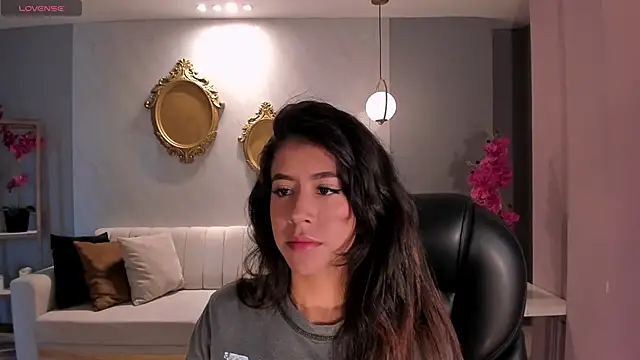 Snapshot of SussanElliot chatting on 03-16-25, 04:23 SussanElliot online show from 03-16-25, 04:23