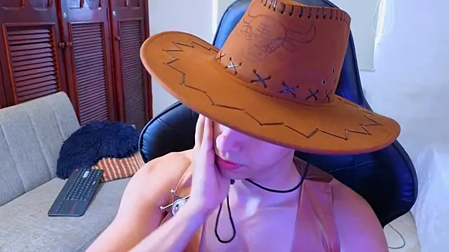 Snapshot of carl_dixon chatting on 10-31-25, 05:03 carl dixon online show from 10-31-25, 05:03