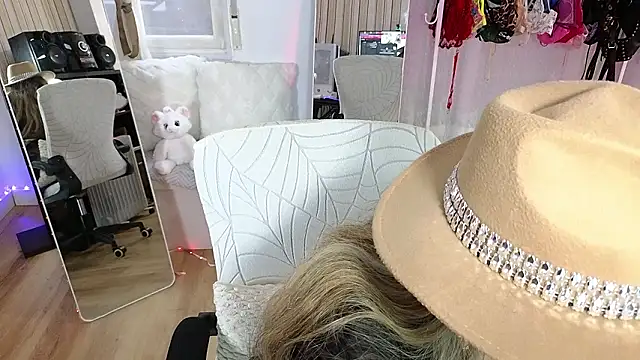 Tawny cox online show from 02-21-26, 08:59