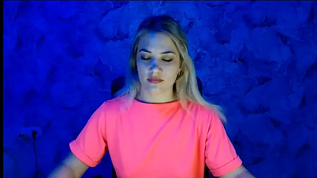 Snapshot of nika_gold1 chatting on 10-08-25, 11:52 nika gold1 online show from 10-08-25, 11:52