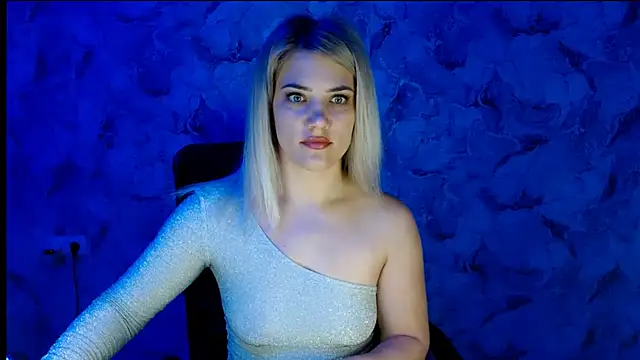 Snapshot of nika_gold1 chatting on 10-15-25, 01:00 nika gold1 online show from 10-15-25, 01:00