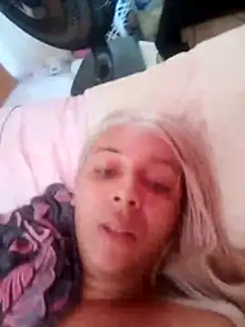 Snapshot of transgirl26 chatting on 12-17-25, 10:21 transgirl26 online show from 12-17-25, 10:21