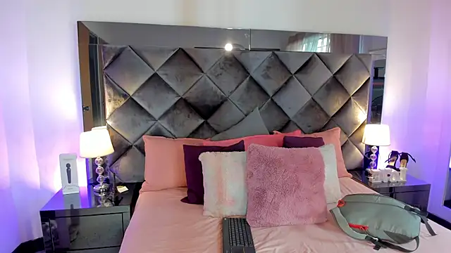 sofhiaa adaams online show from 01-27-25, 05:04