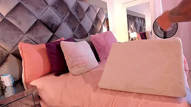 sofhiaa adaams online show from 02-07-25, 08:53