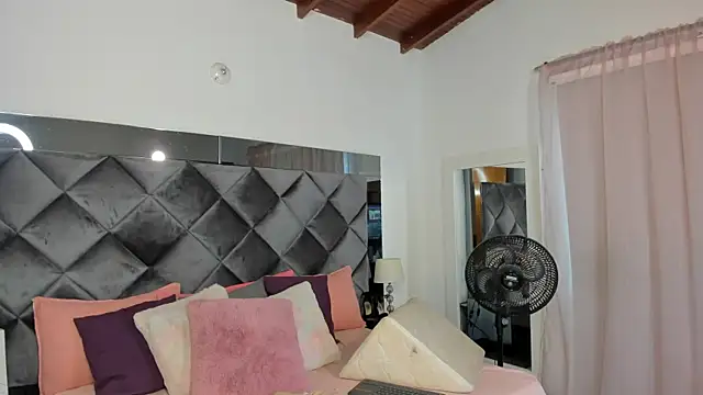 sofhiaa adaams online show from 02-13-25, 05:44