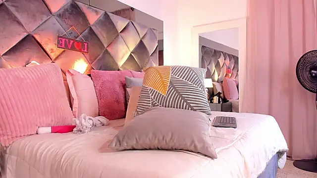 sofhiaa adaams online show from 03-22-25, 02:05