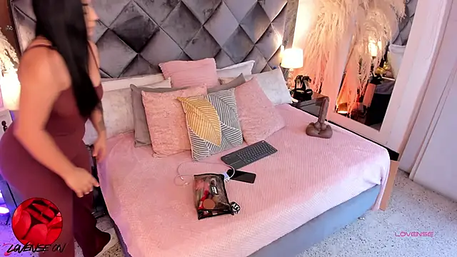 sofhiaa adaams online show from 09-21-25, 05:47