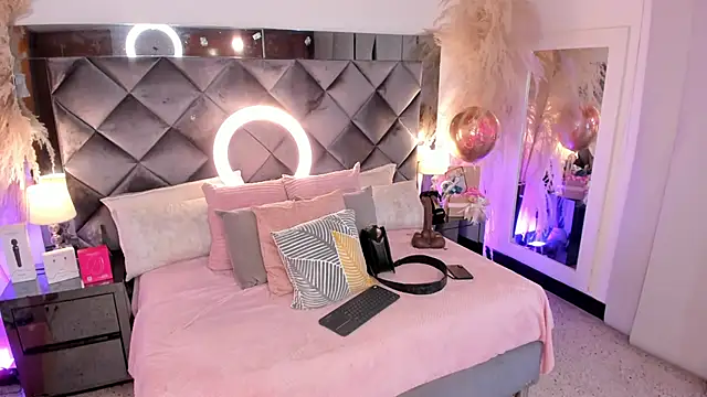 sofhiaa adaams online show from 10-02-25, 11:01