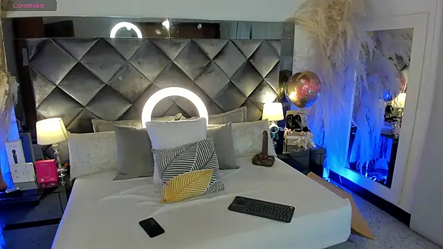 sofhiaa adaams online show from 10-07-25, 10:07