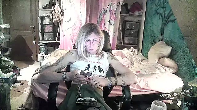 Ombeline1 online show from 01-24-25, 01:36