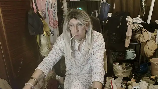 Ombeline1 online show from 12-18-25, 11:55