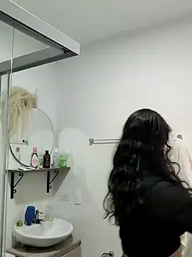 Lia Hurley online show from 12-14-24, 05:14