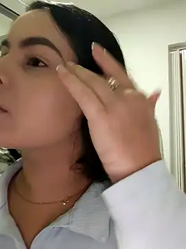 Lia Hurley online show from 12-23-24, 03:01