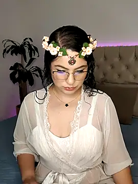 Lia Hurley online show from 02-05-25, 03:09