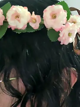 Lia Hurley online show from 02-05-25, 06:15