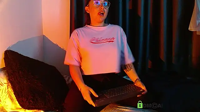 Snapshot of Hot_Candy_ chatting on 09-18-25, 02:13 Hot Candy online show from 09-18-25, 02:13