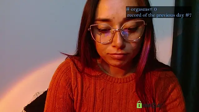 Snapshot of Hot_Candy_ chatting on 09-28-25, 03:45 Hot Candy online show from 09-28-25, 03:45