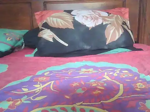 Snapshot of Nuttysub chatting on 10-15-25, 01:39 Nuttysub online show from 10-15-25, 01:39