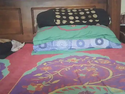 Snapshot of Nuttysub chatting on 10-30-25, 01:40 Nuttysub online show from 10-30-25, 01:40