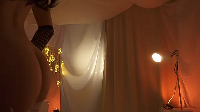 Snapshot of arizonasunrise chatting on 12-20-24, 01:25 arizonasunrise online show from 12-20-24, 01:25