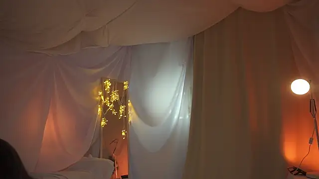 Snapshot of arizonasunrise chatting on 12-22-24, 12:07 arizonasunrise online show from 12-22-24, 12:07