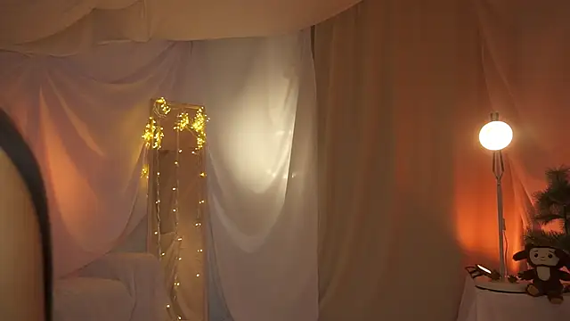 Snapshot of arizonasunrise chatting on 12-24-24, 01:59 arizonasunrise online show from 12-24-24, 01:59