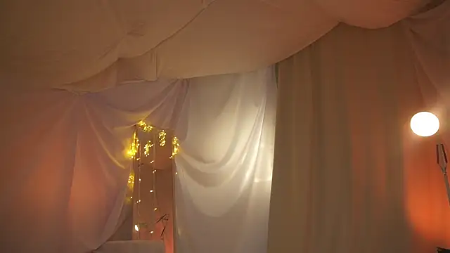 Snapshot of arizonasunrise chatting on 01-24-25, 11:45 arizonasunrise online show from 01-24-25, 11:45