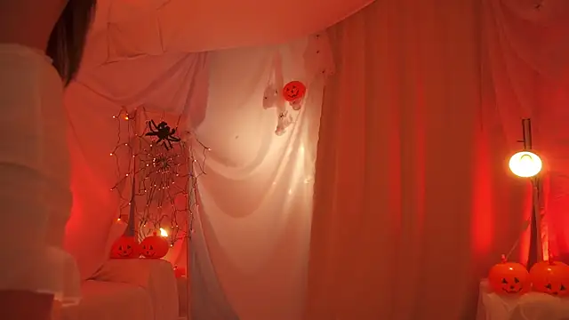 Snapshot of arizonasunrise chatting on 10-24-25, 08:49 arizonasunrise online show from 10-24-25, 08:49