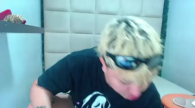 isabeautyx19 online show from 01-19-25, 05:07