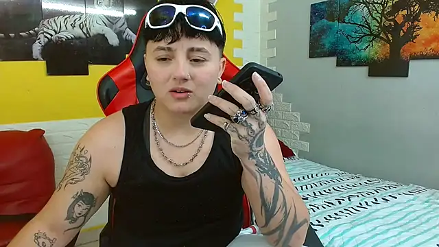 isabeautyx19 online show from 10-27-25, 03:10