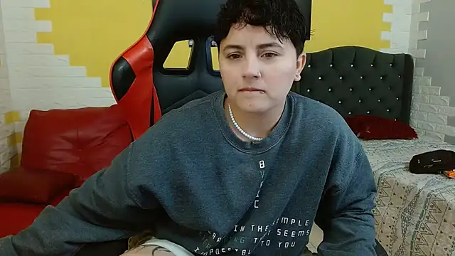 isabeautyx19 online show from 11-28-25, 02:03