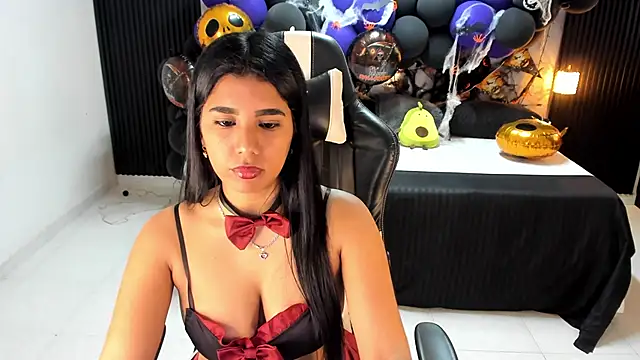 Snapshot of Ivy_16 chatting on 10-29-25, 12:07 Ivy 16 online show from 10-29-25, 12:07