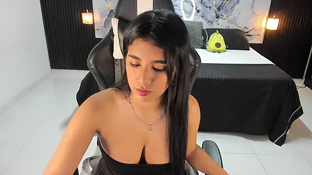 Snapshot of Ivy_16 chatting on 11-25-25, 10:59 Ivy 16 online show from 11-25-25, 10:59