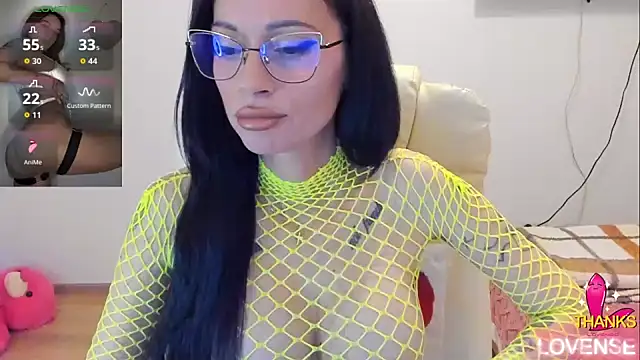 Snapshot of kissnicol32 chatting on 05-09-26, 04:12 kissnicol32 online show from 05-09-26, 04:12