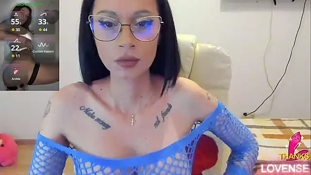 Snapshot of kissnicol32 chatting on 05-13-26, 04:15 kissnicol32 online show from 05-13-26, 04:15