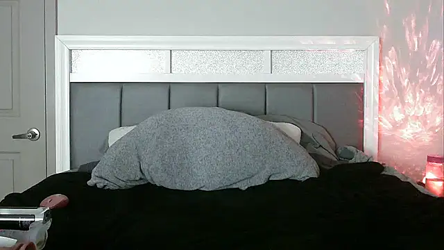 Snapshot of jazzys_w0rld chatting on 02-14-25, 09:03 jazzys w0rld online show from 02-14-25, 09:03