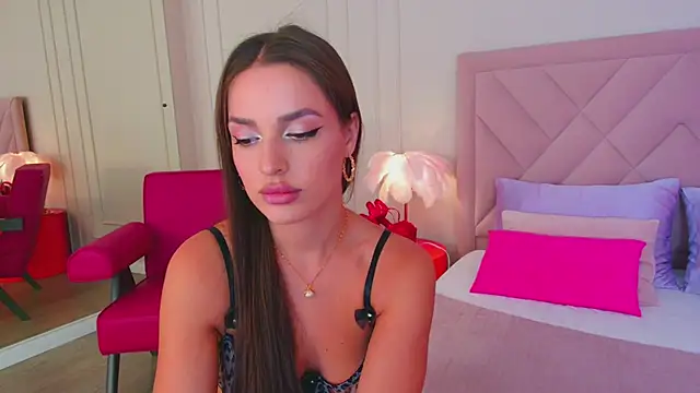 Snapshot of BellaHalles chatting on 02-10-25, 11:36 BellaHalles online show from 02-10-25, 11:36